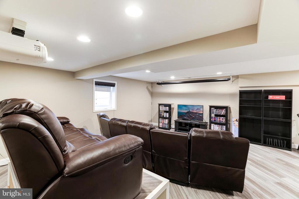 1006 Cup Leaf Holly Ct