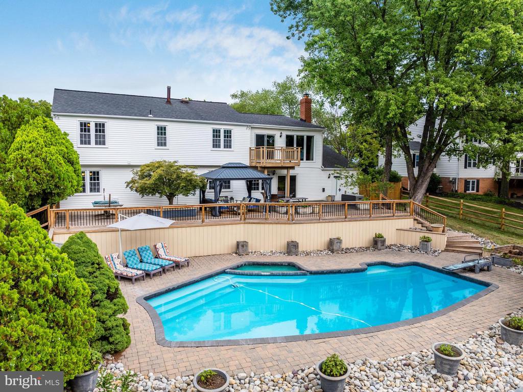 1006 Cup Leaf Holly Ct