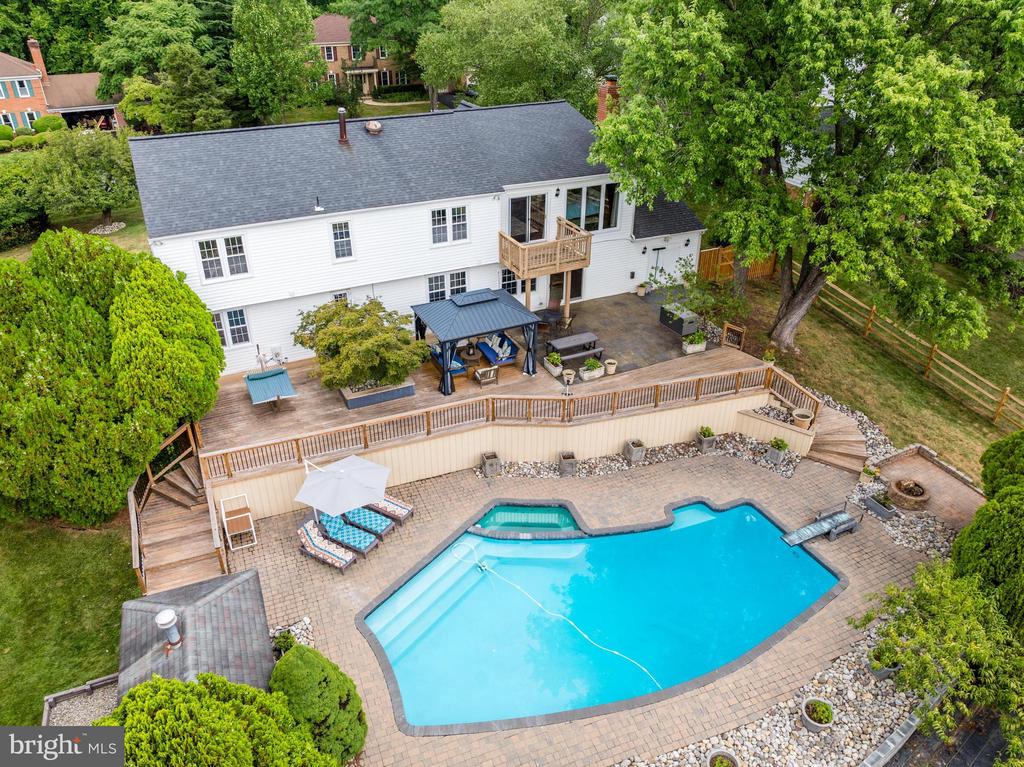 1006 Cup Leaf Holly Ct