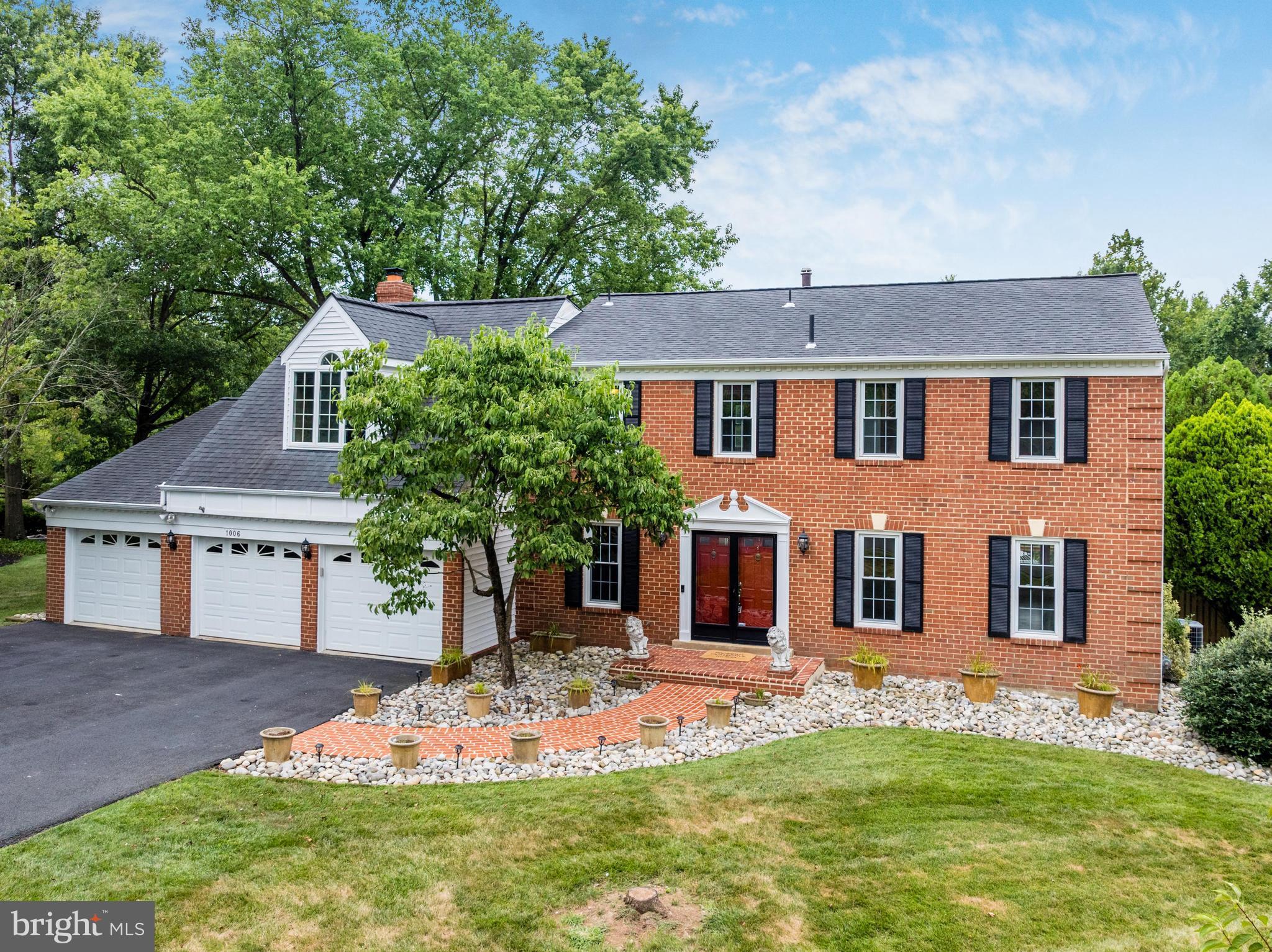 1006 Cup Leaf Holly Ct