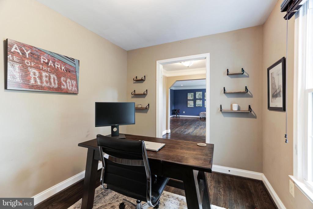 1006 Cup Leaf Holly Ct