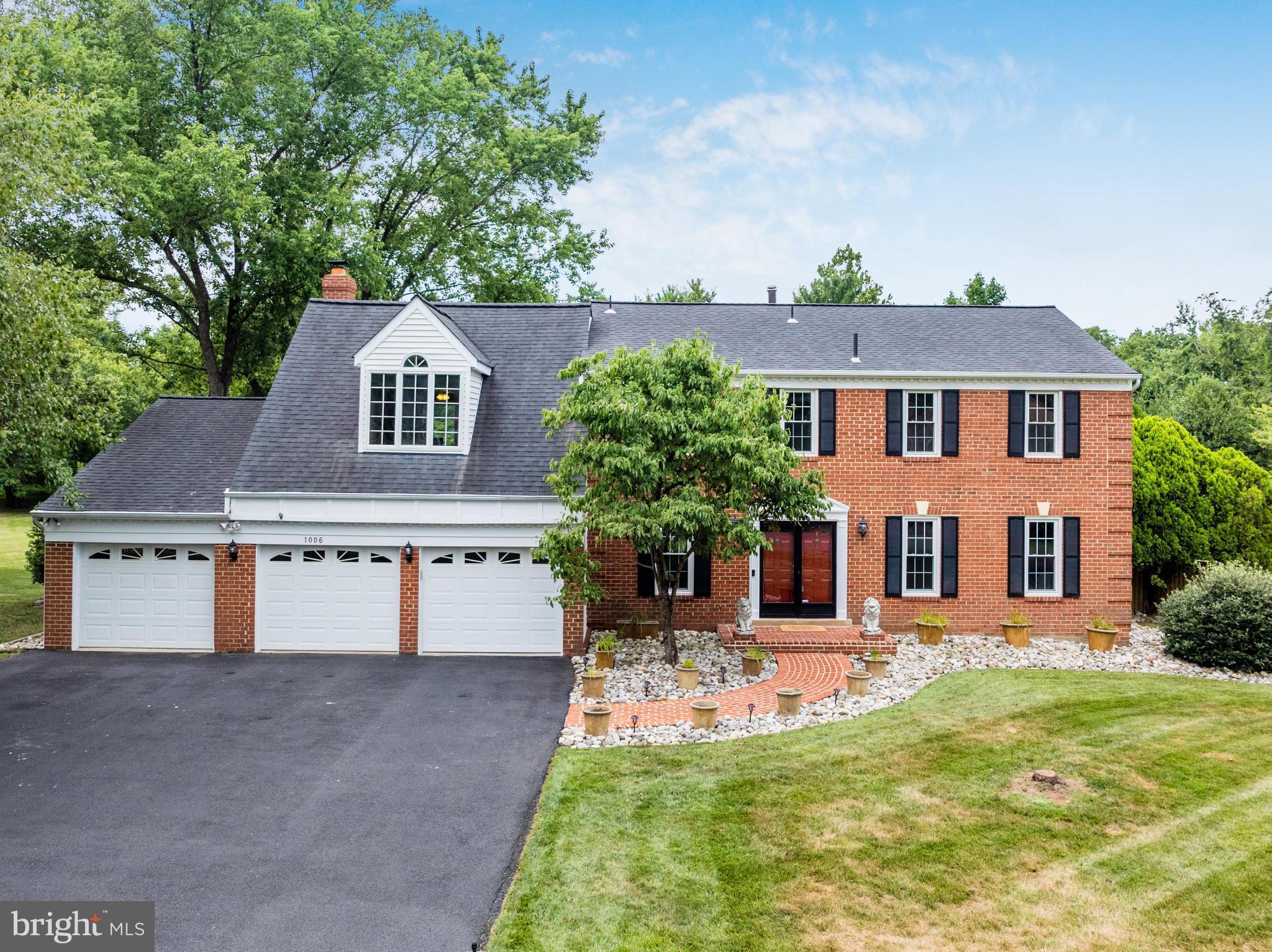 1006 Cup Leaf Holly Ct