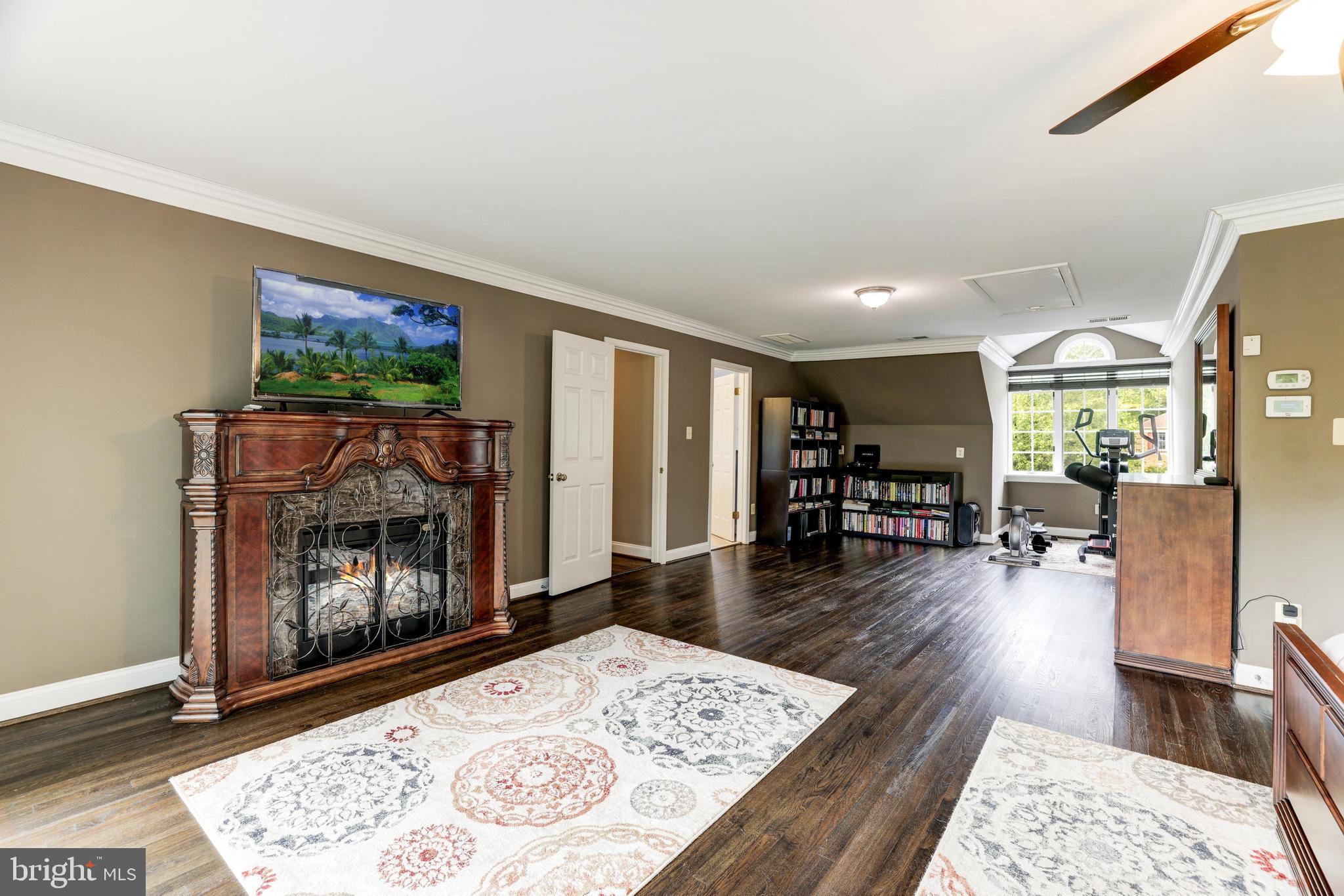 1006 Cup Leaf Holly Ct