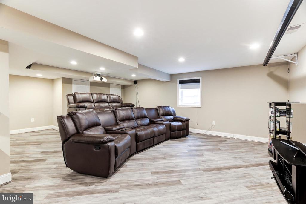 1006 Cup Leaf Holly Ct