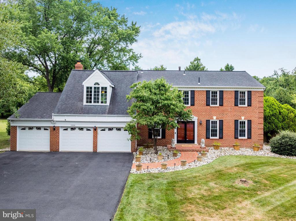 1006 Cup Leaf Holly Ct