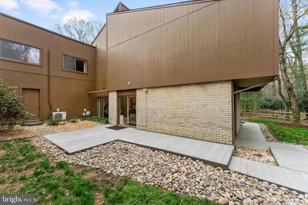12134 Quorn Ln