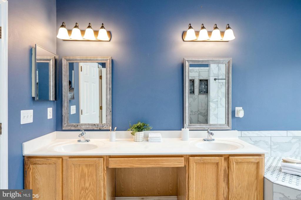 6412 EMERALD GREEN COURT