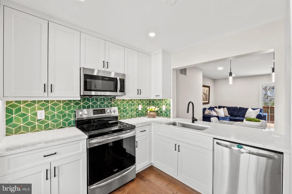 7903 Bubbling Brook Cir