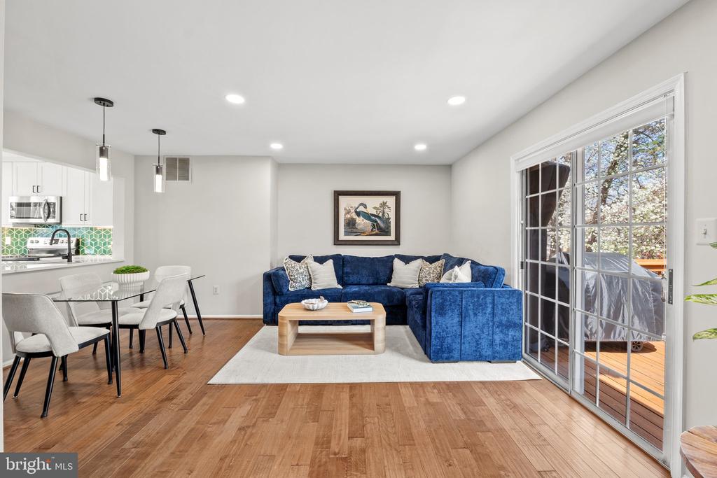 7903 Bubbling Brook Cir