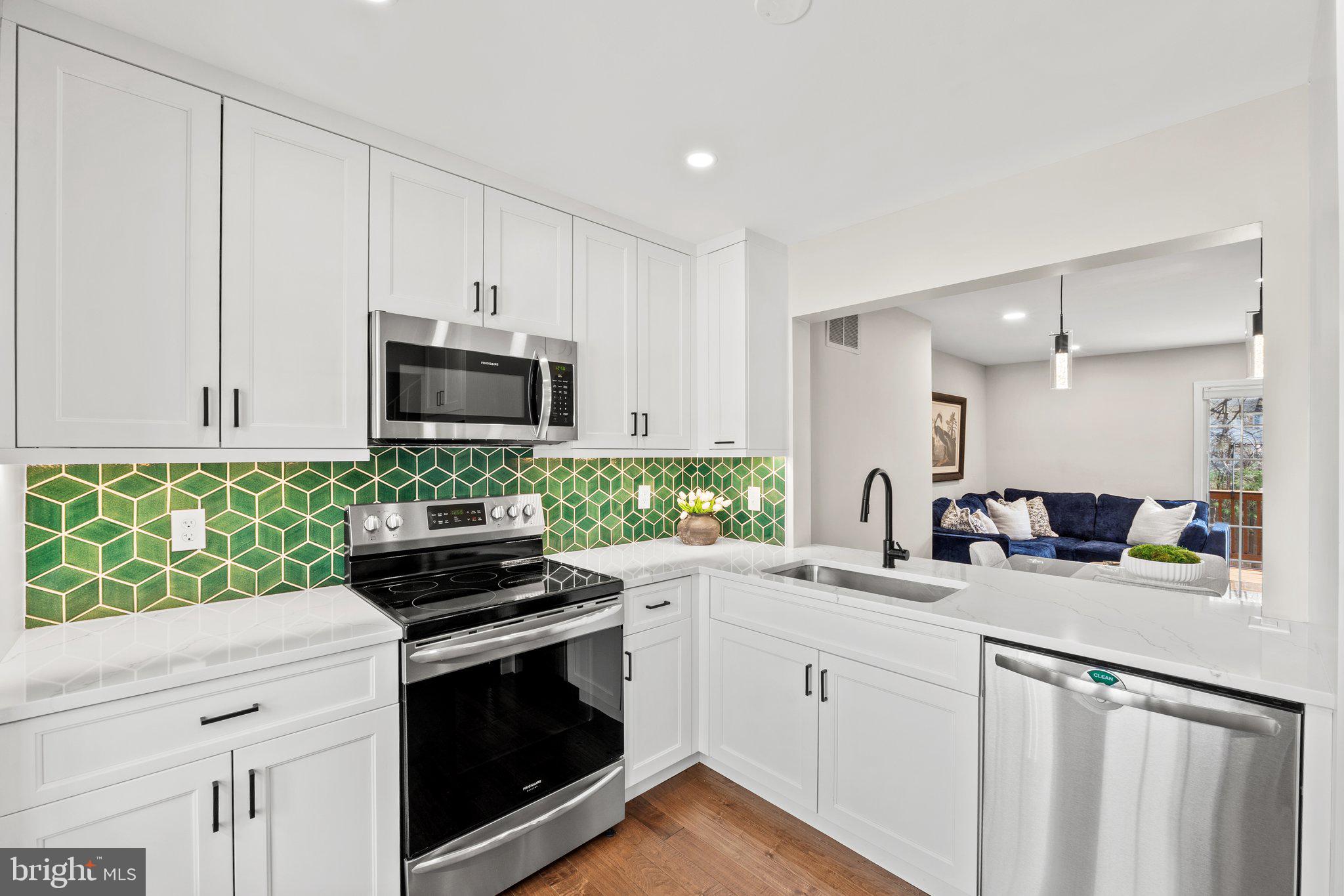 7903 Bubbling Brook Cir