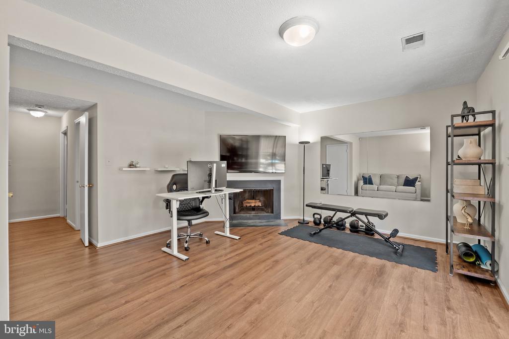 7903 Bubbling Brook Cir