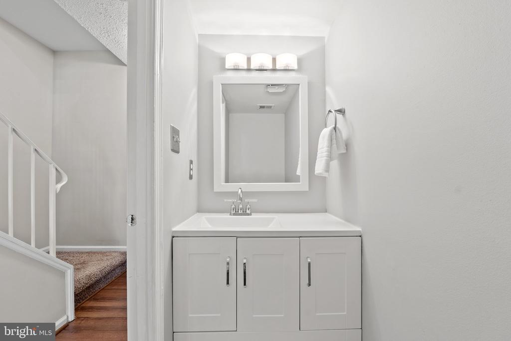 7903 Bubbling Brook Cir