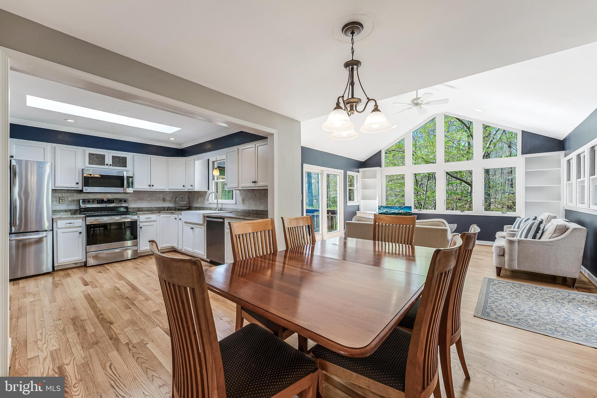 12828 Great Oak Ln
