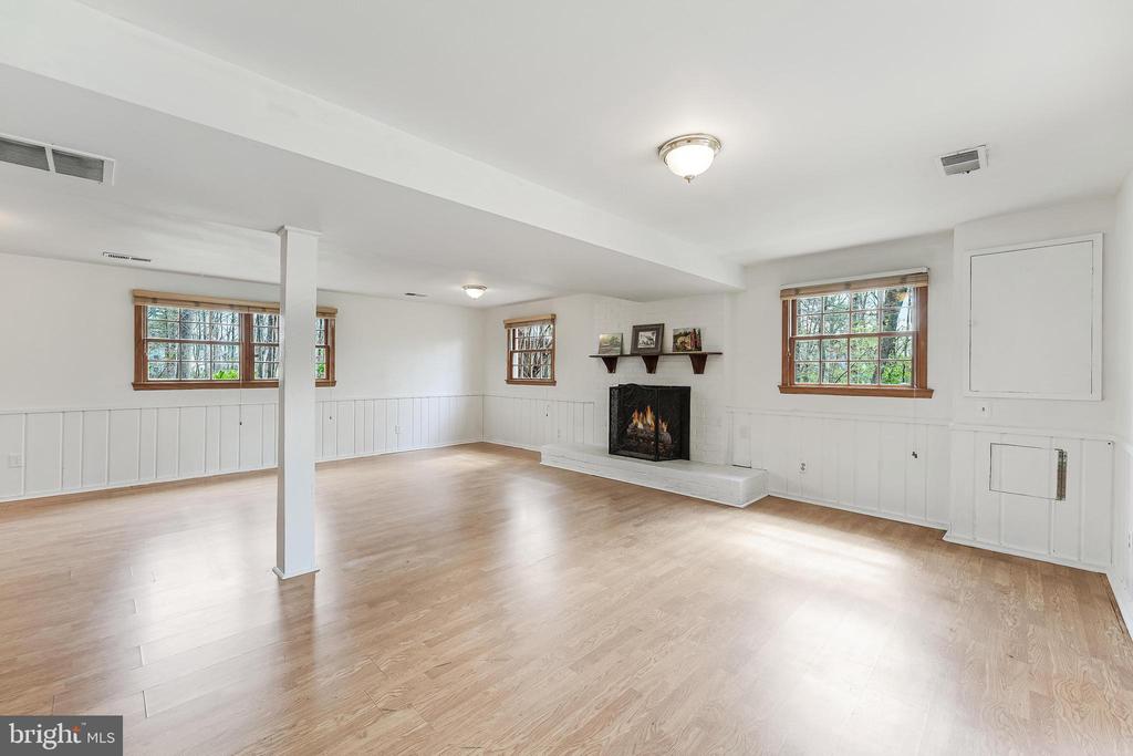 12828 Great Oak Ln