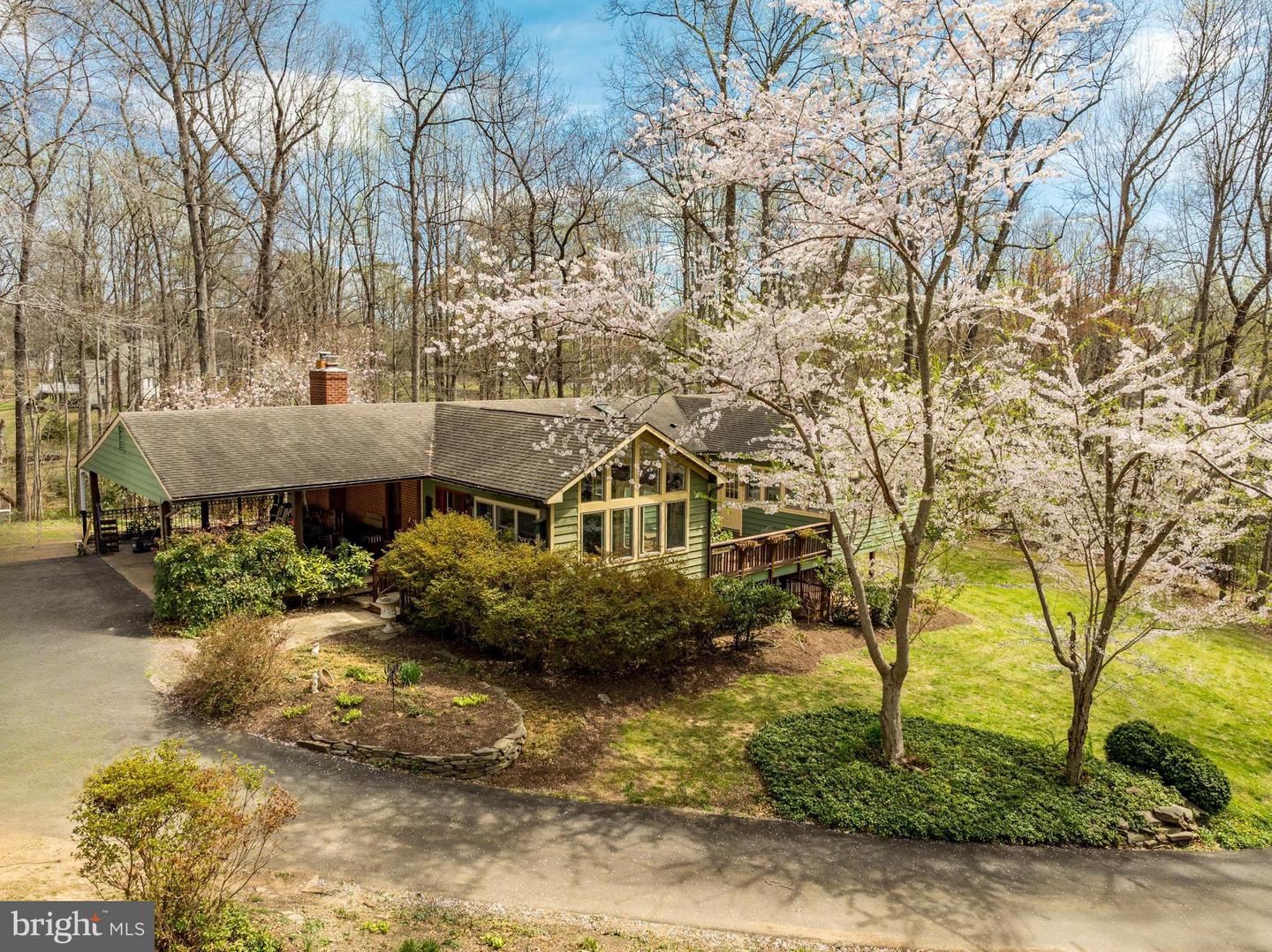12828 Great Oak Ln