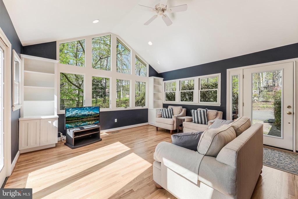 12828 Great Oak Ln