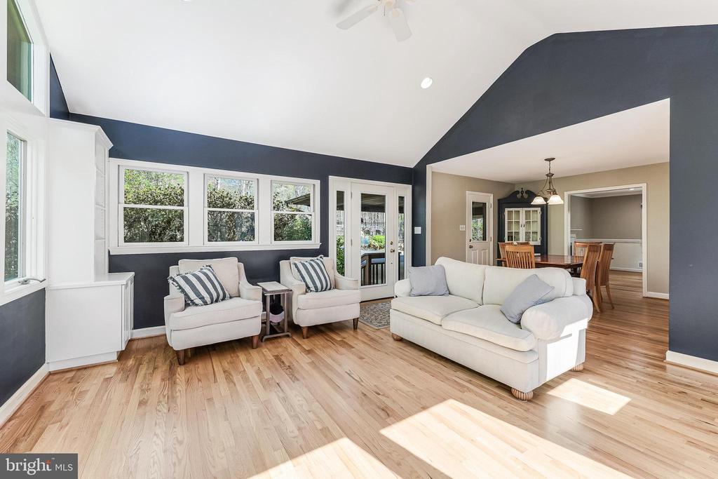 12828 Great Oak Ln
