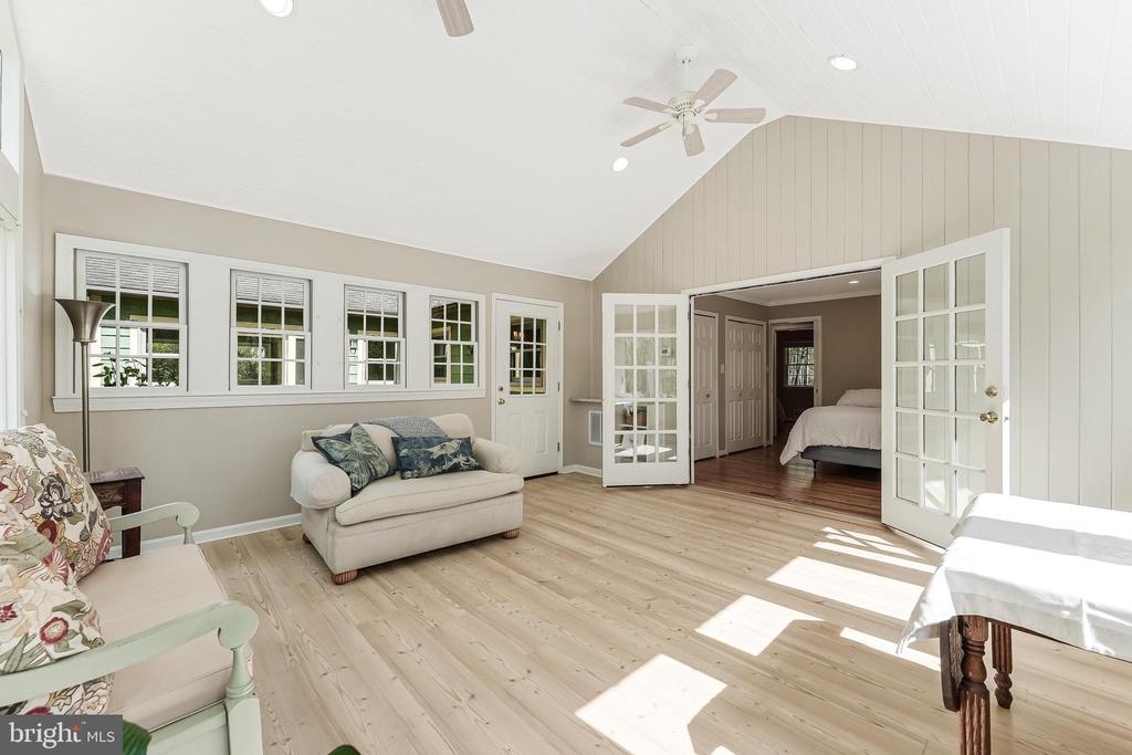12828 Great Oak Ln