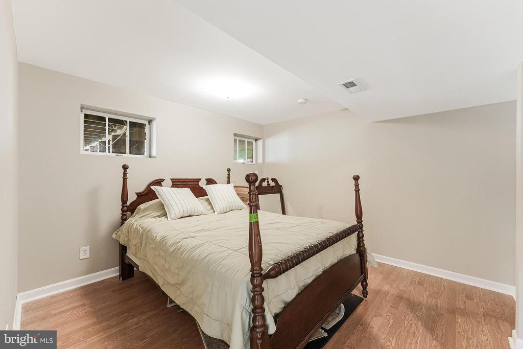 12828 Great Oak Ln