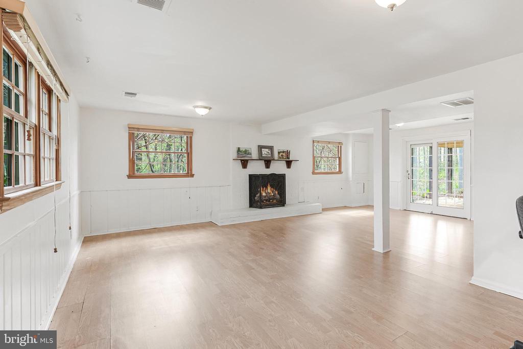 12828 Great Oak Ln