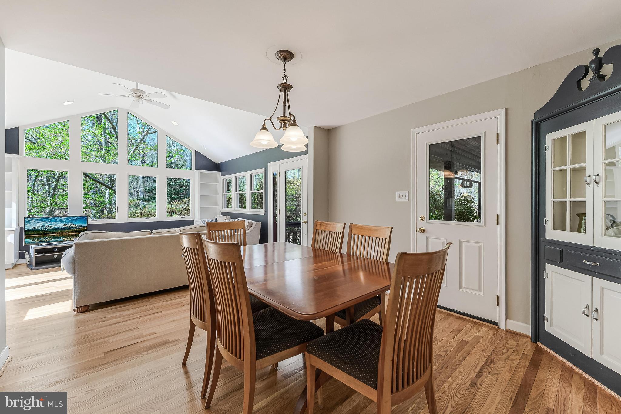 12828 Great Oak Ln
