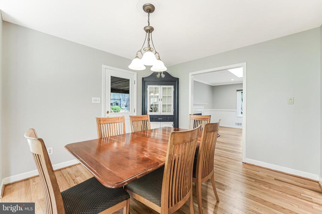 12828 Great Oak Ln