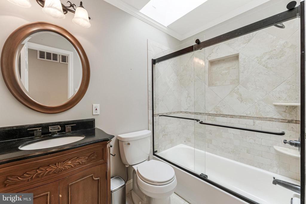 12828 Great Oak Ln