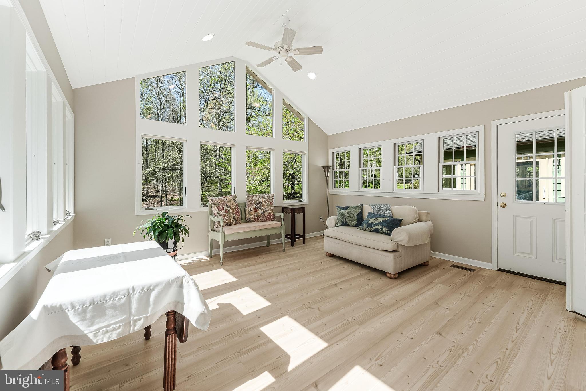 12828 Great Oak Ln