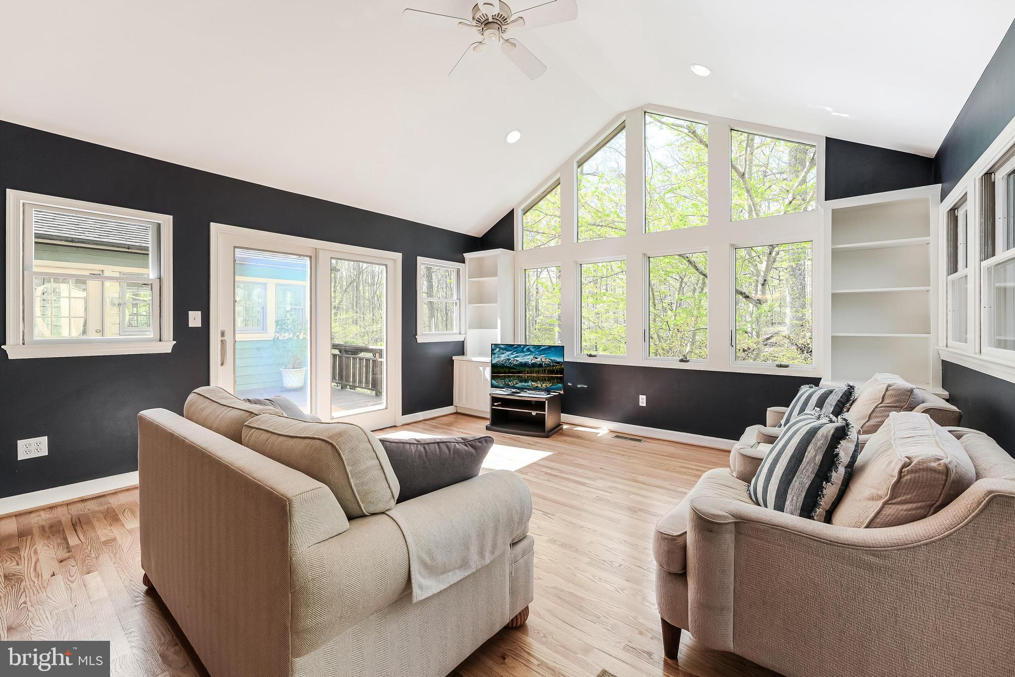 12828 Great Oak Ln