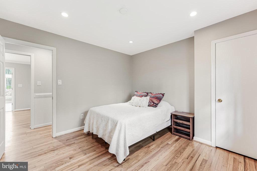 12828 Great Oak Ln