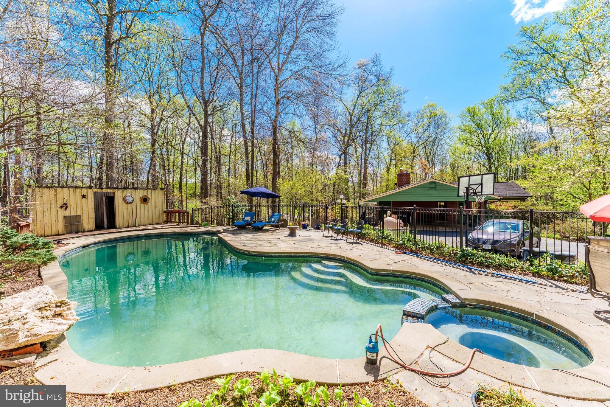 12828 Great Oak Ln