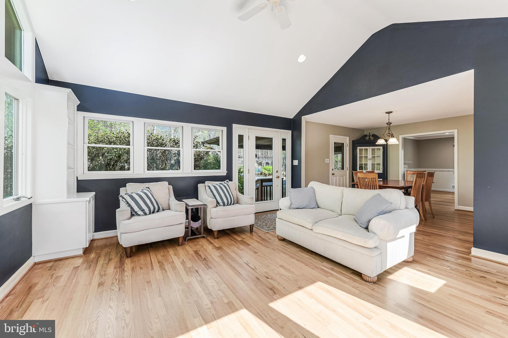 12828 Great Oak Ln
