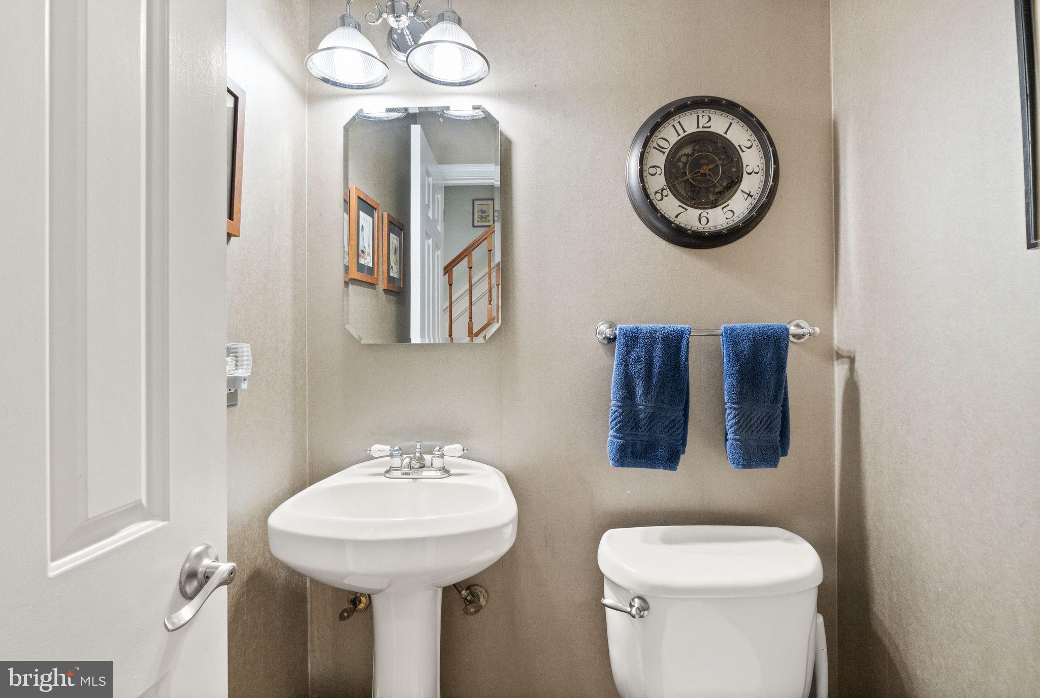 1031 CUP LEAF HOLLY COURT