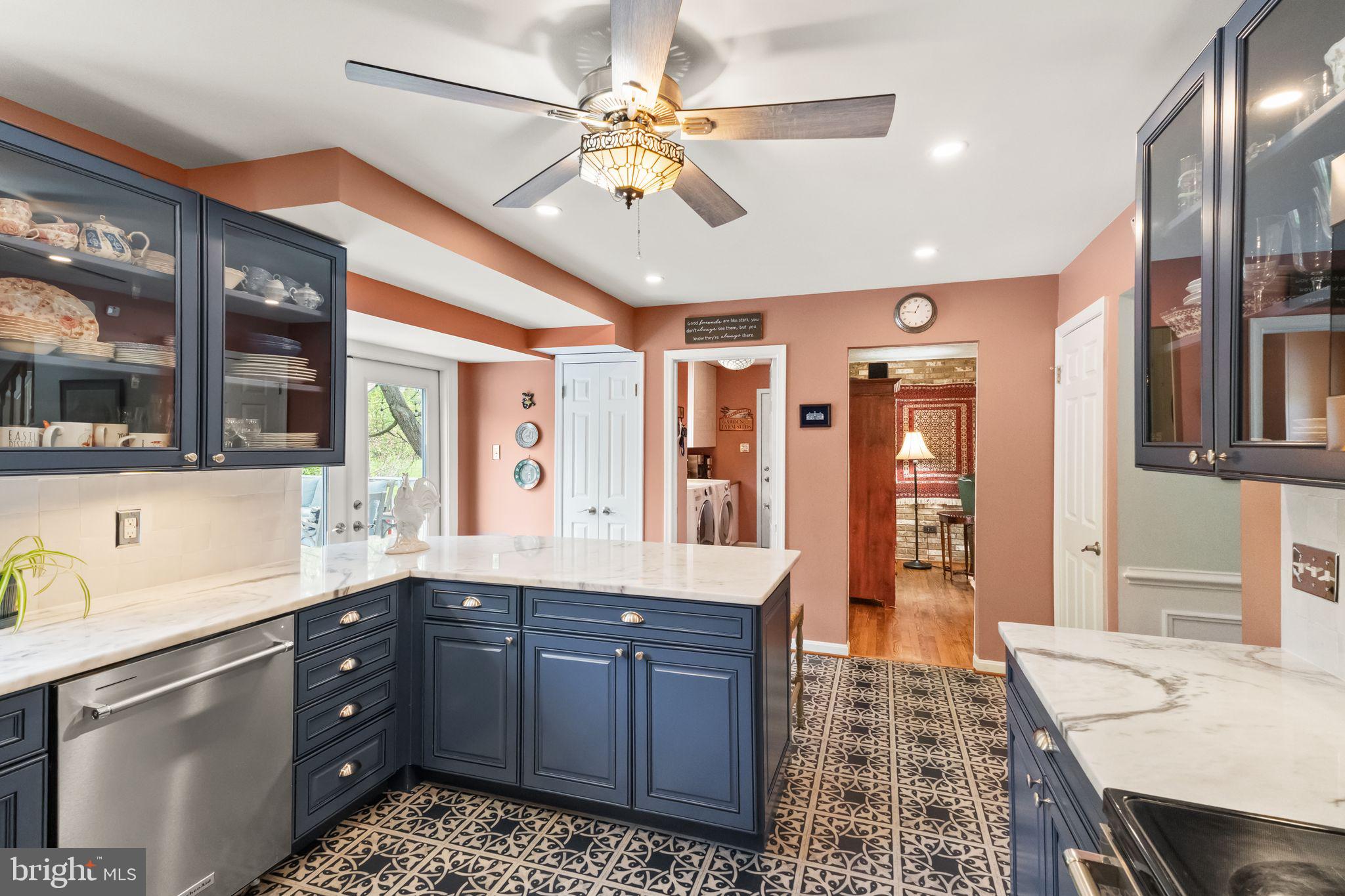 1031 CUP LEAF HOLLY COURT