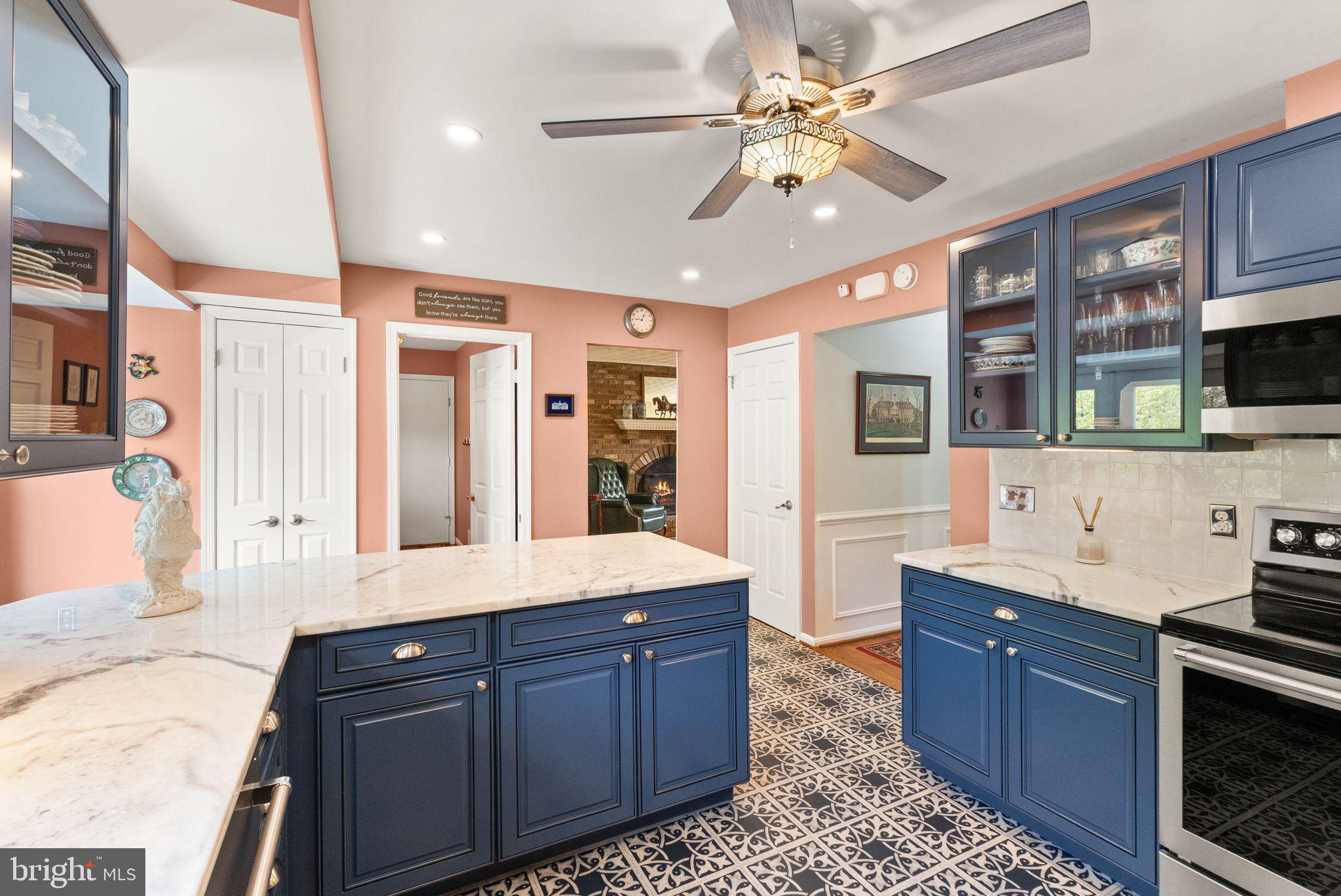 1031 CUP LEAF HOLLY COURT