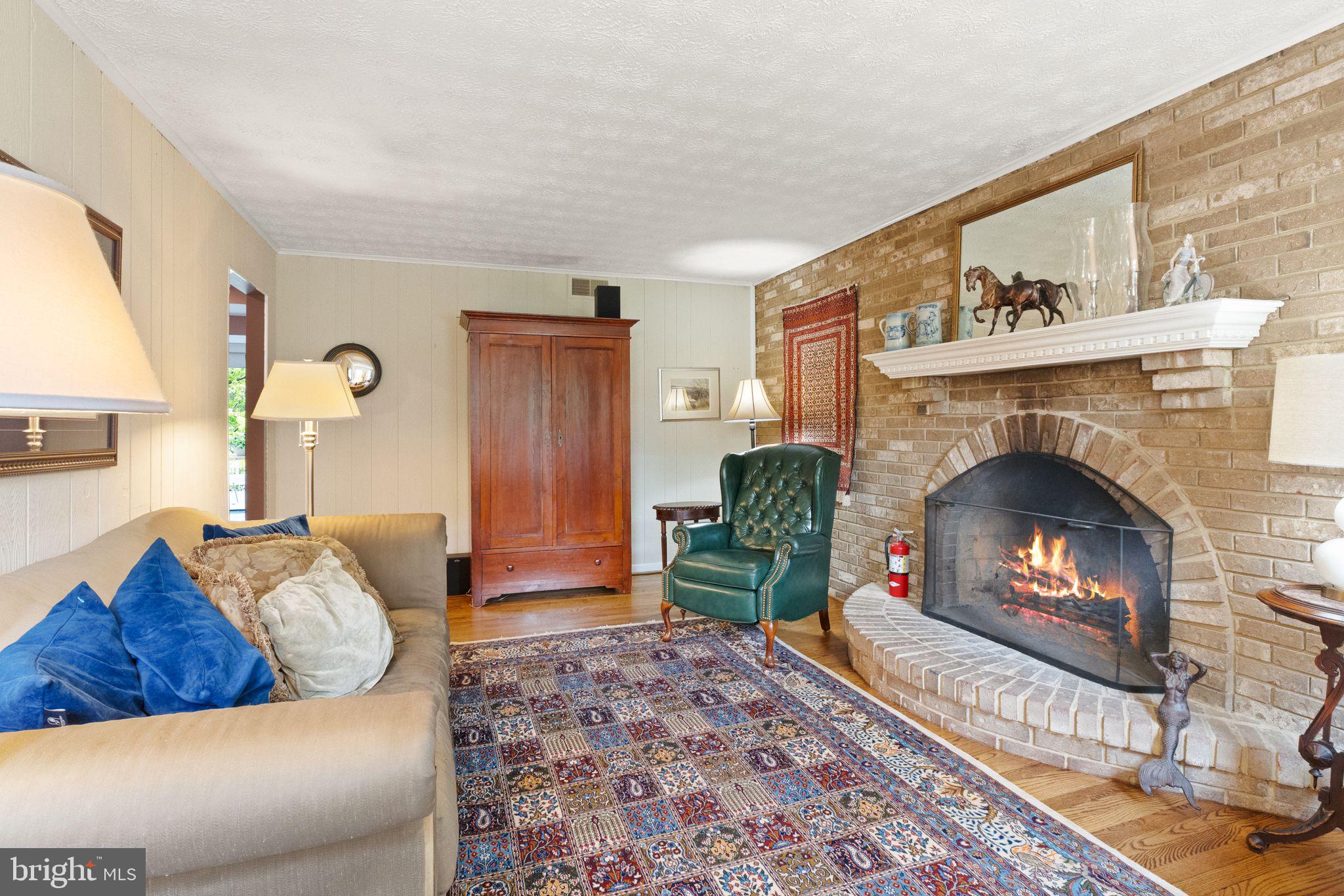 1031 CUP LEAF HOLLY COURT