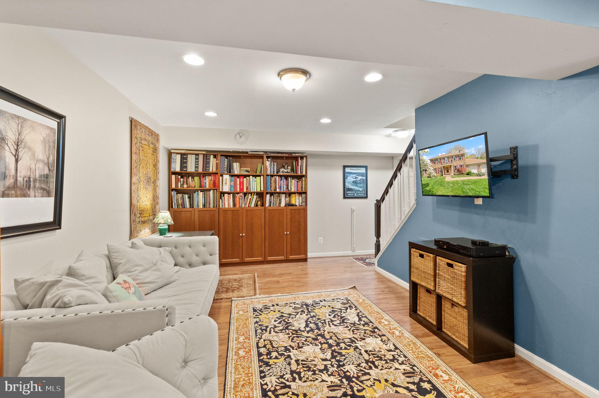 1031 CUP LEAF HOLLY COURT