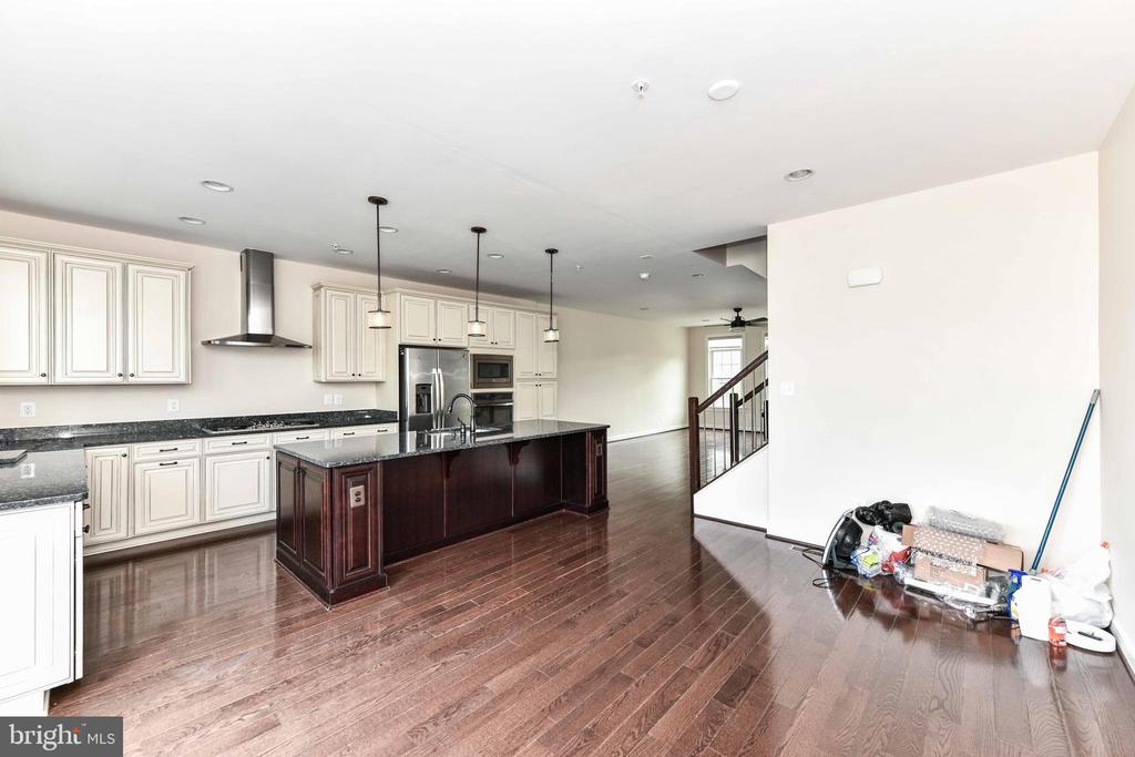 3160 YEAGER DR