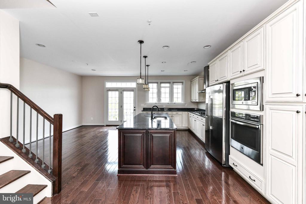 3160 YEAGER DR