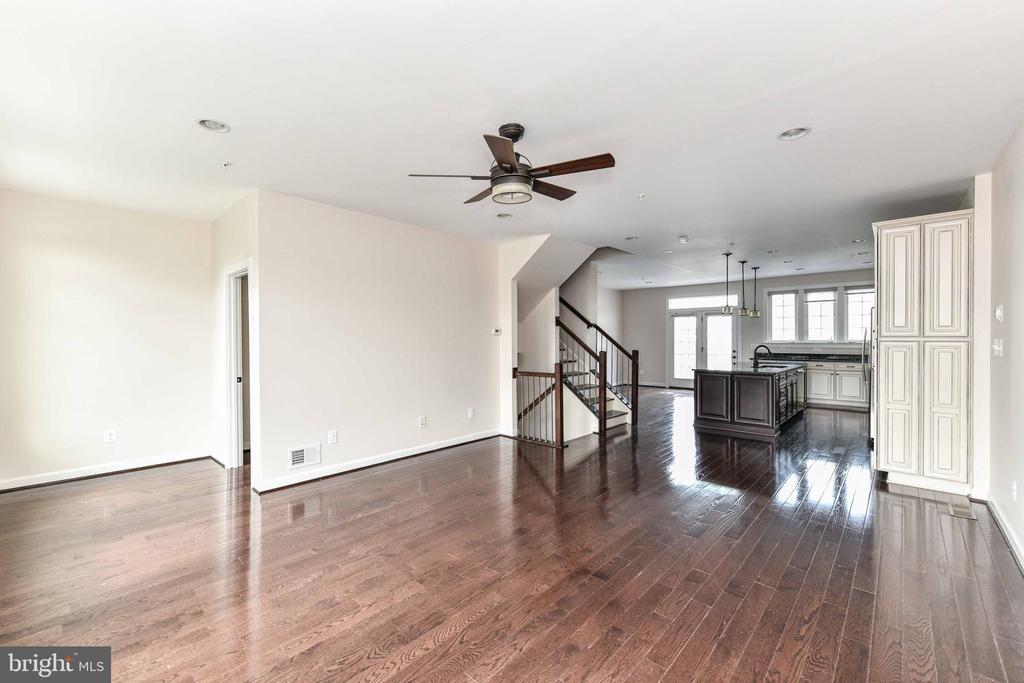 3160 YEAGER DR