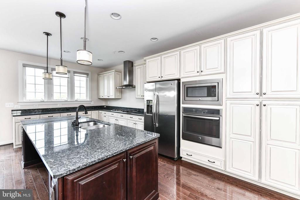 3160 YEAGER DR
