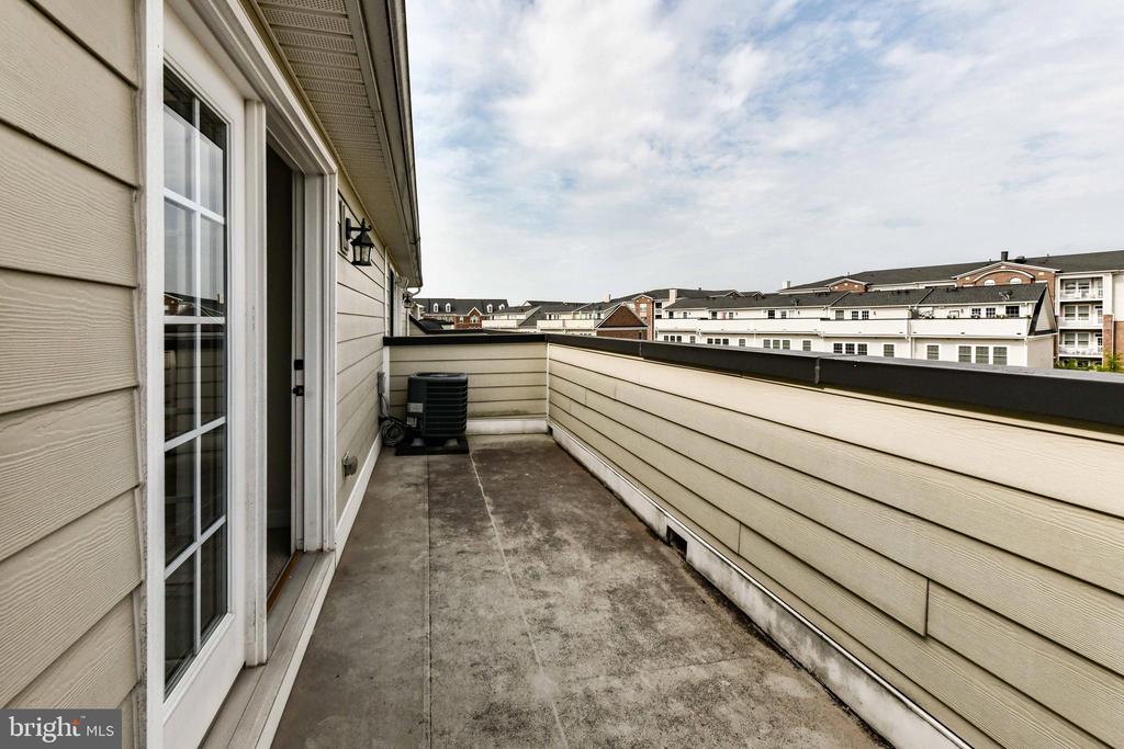 3160 YEAGER DR