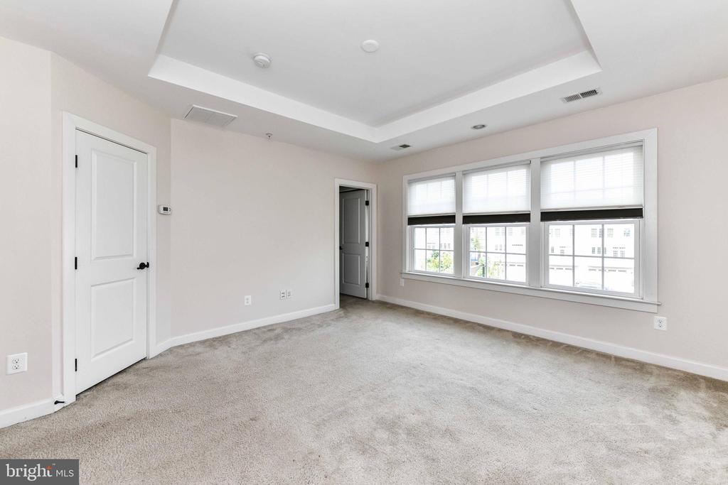 3160 YEAGER DR