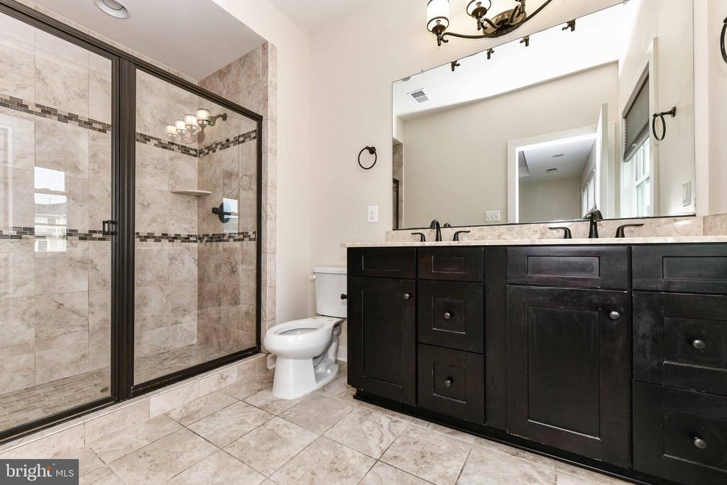 3160 YEAGER DR