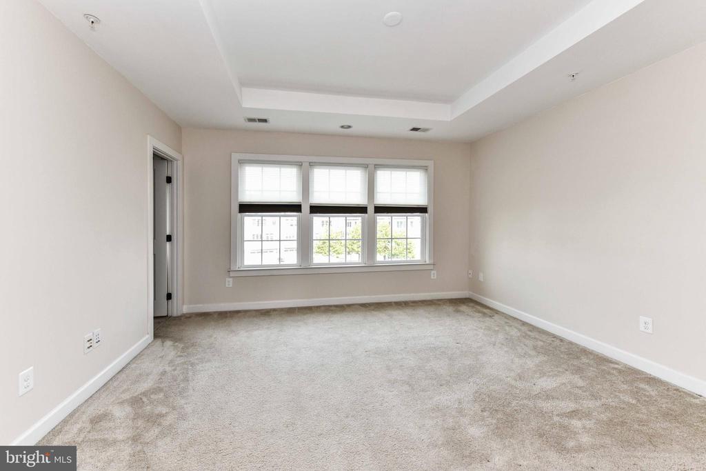 3160 YEAGER DR