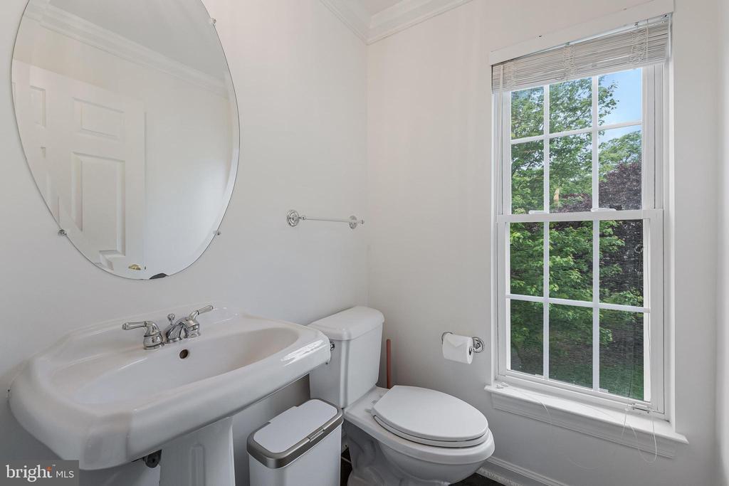 8649 Hillside Manor Dr