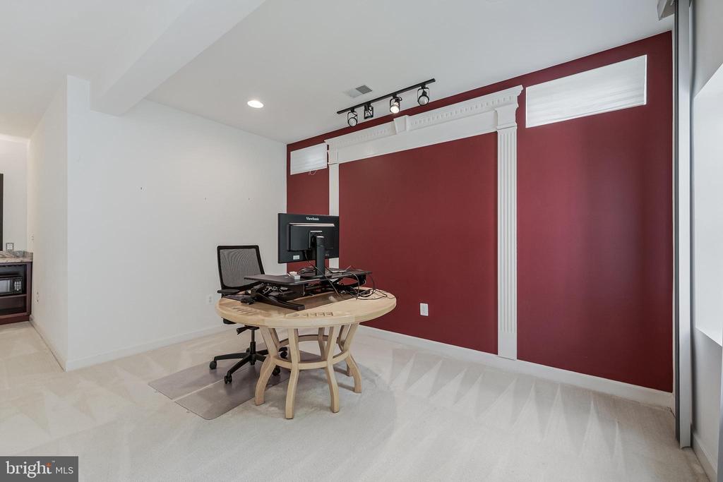 8649 Hillside Manor Dr