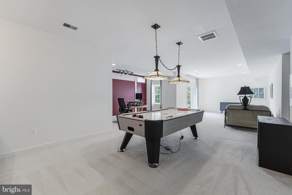 8649 Hillside Manor Dr