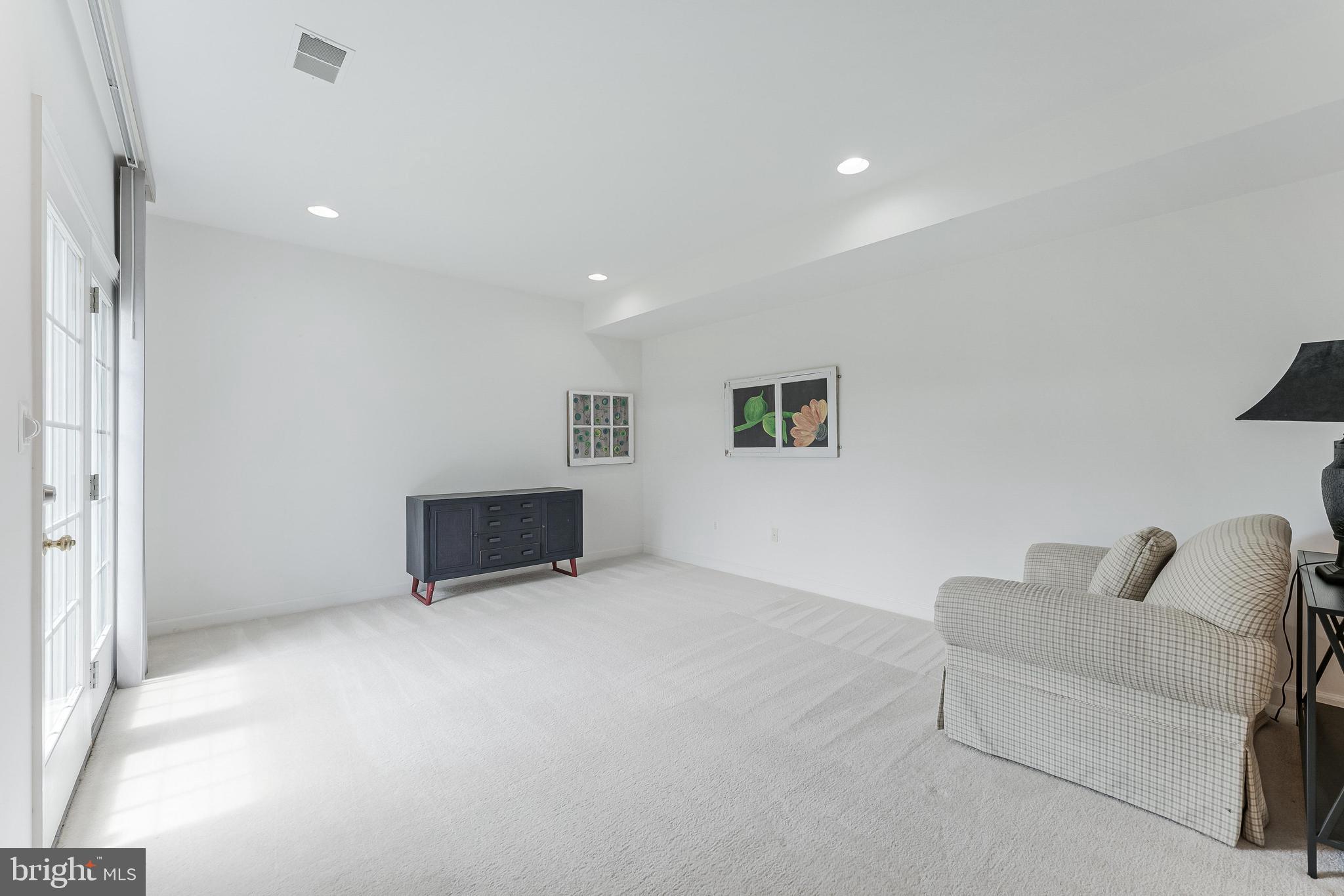 8649 Hillside Manor Dr