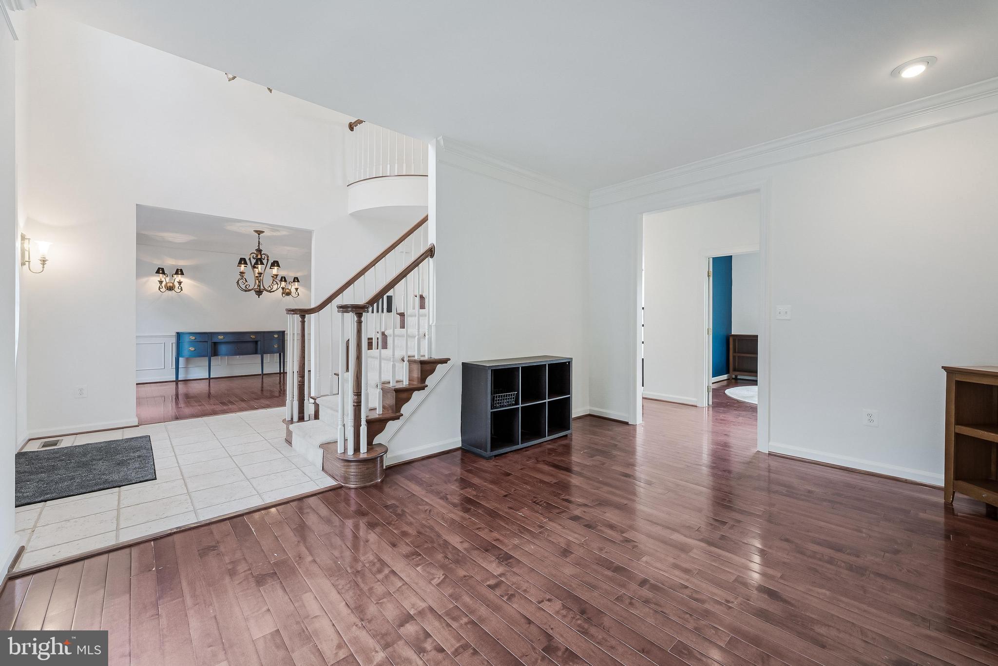 8649 Hillside Manor Dr